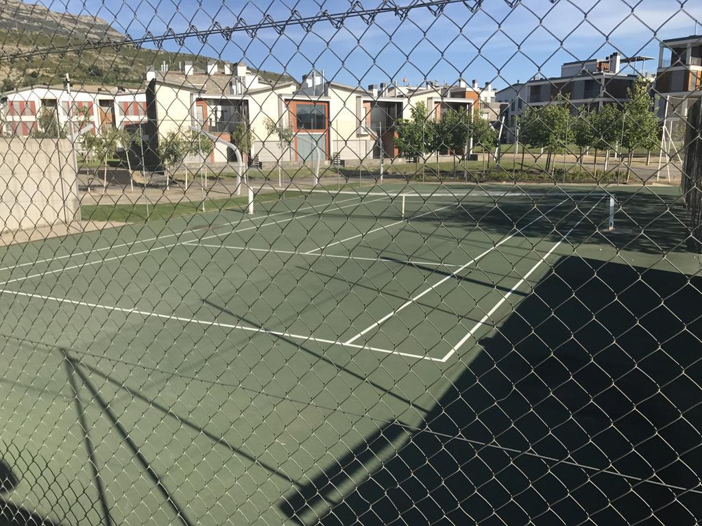 Golf Y Nieve Apartment Sabinanigo Ngoại thất bức ảnh