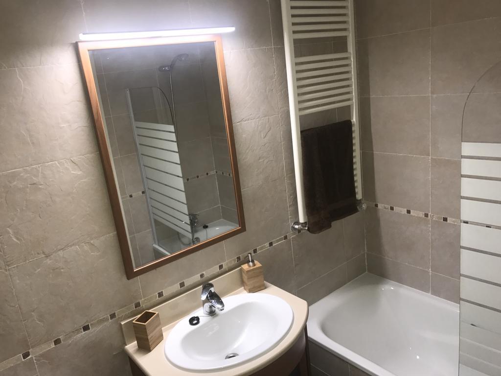 Golf Y Nieve Apartment Sabinanigo Ngoại thất bức ảnh